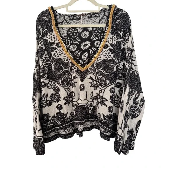 Free People Kabuk Black White Floral Print V Neck Bell Sleeve Tunic Top - Picture 2 of 4